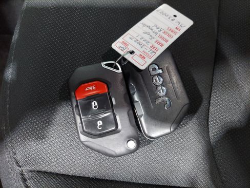 Used 2021 Jeep Wrangler Unlimited Sahara image 20