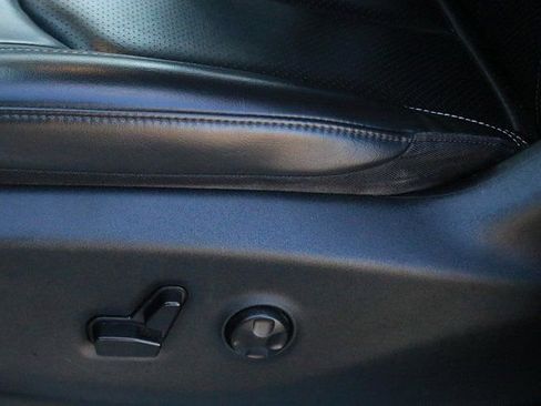 Used 2020 Chrysler Voyager Lxi image 16