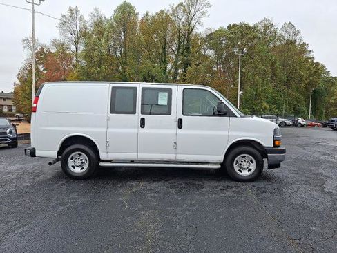 Used 2024 Chevrolet Express 2500 w/ Driver Convenience Package image 7