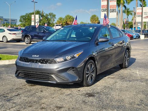 Used 2024 Kia Forte LXS w/ LXS Technology Package FWD image 5