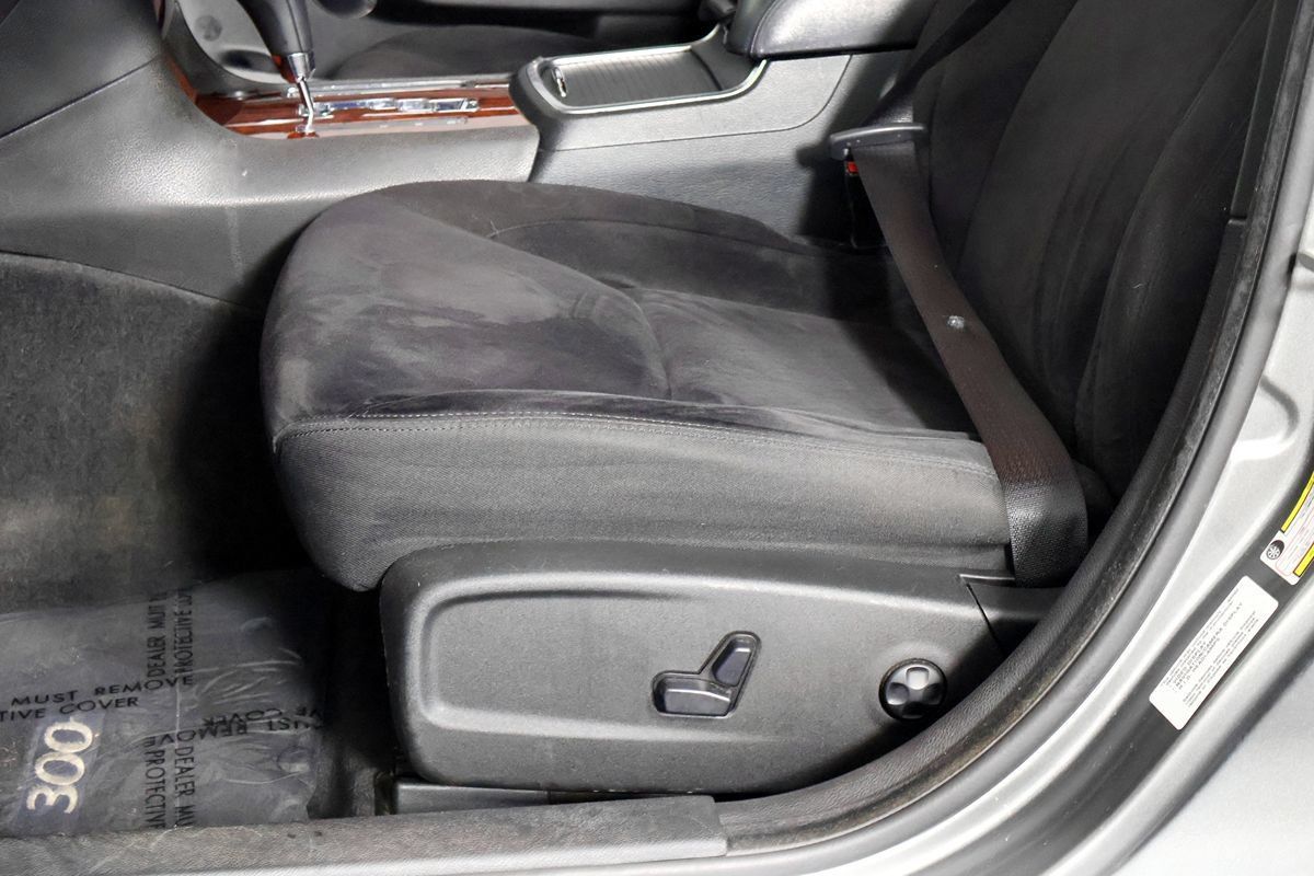 Used 2012 Chrysler 300 RWD image 19