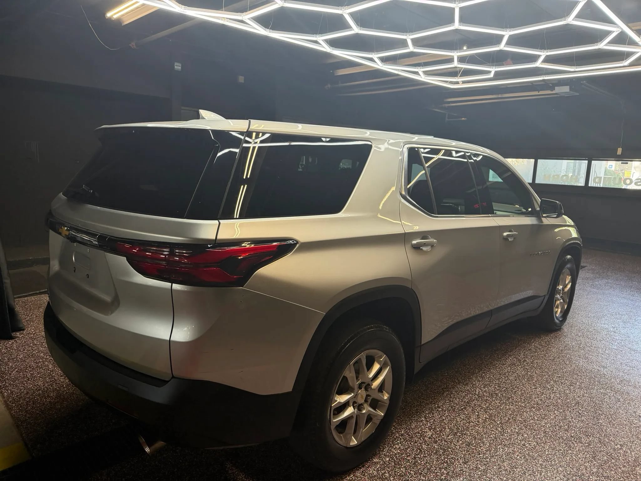 Used 2022 Chevrolet Traverse LS AWD/4WD image 7
