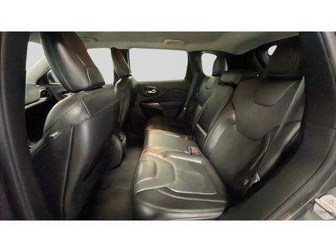 Used 2019 Jeep Cherokee Limited image 14