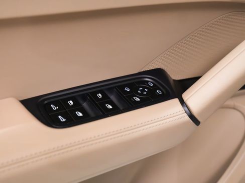 Certified 2024 Porsche Cayenne Coupe AWD/4WD image 23