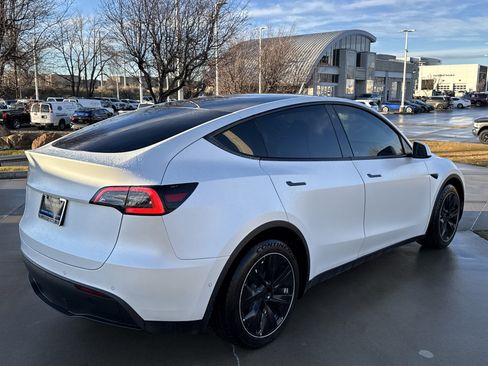 Used 2021 Tesla Model Y Long Range image 5