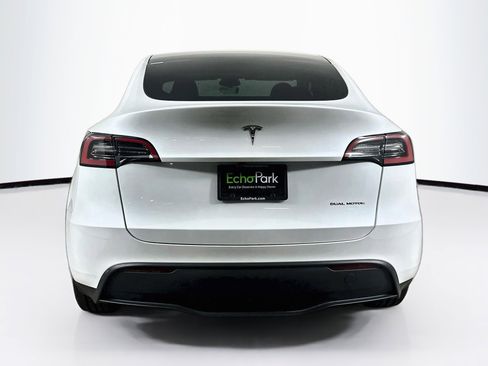 Used 2024 Tesla Model Y Long Range AWD/4WD image 7