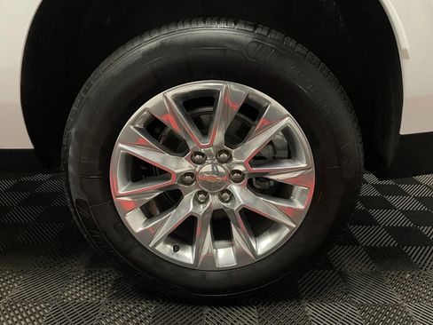 Used 2023 Chevrolet Suburban Premier image 13