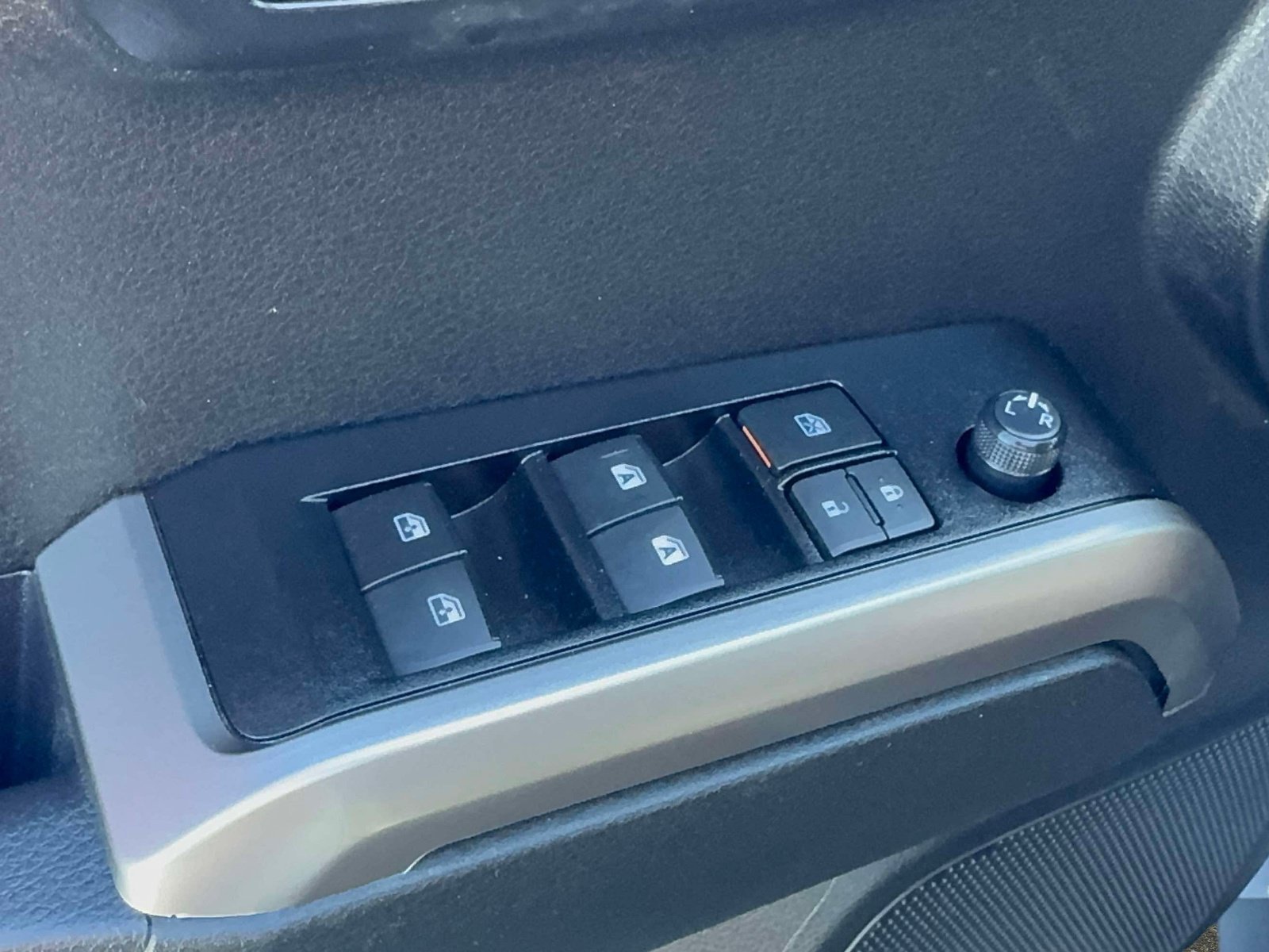 Certified 2023 Toyota Tacoma SR5 AWD/4WD image 24