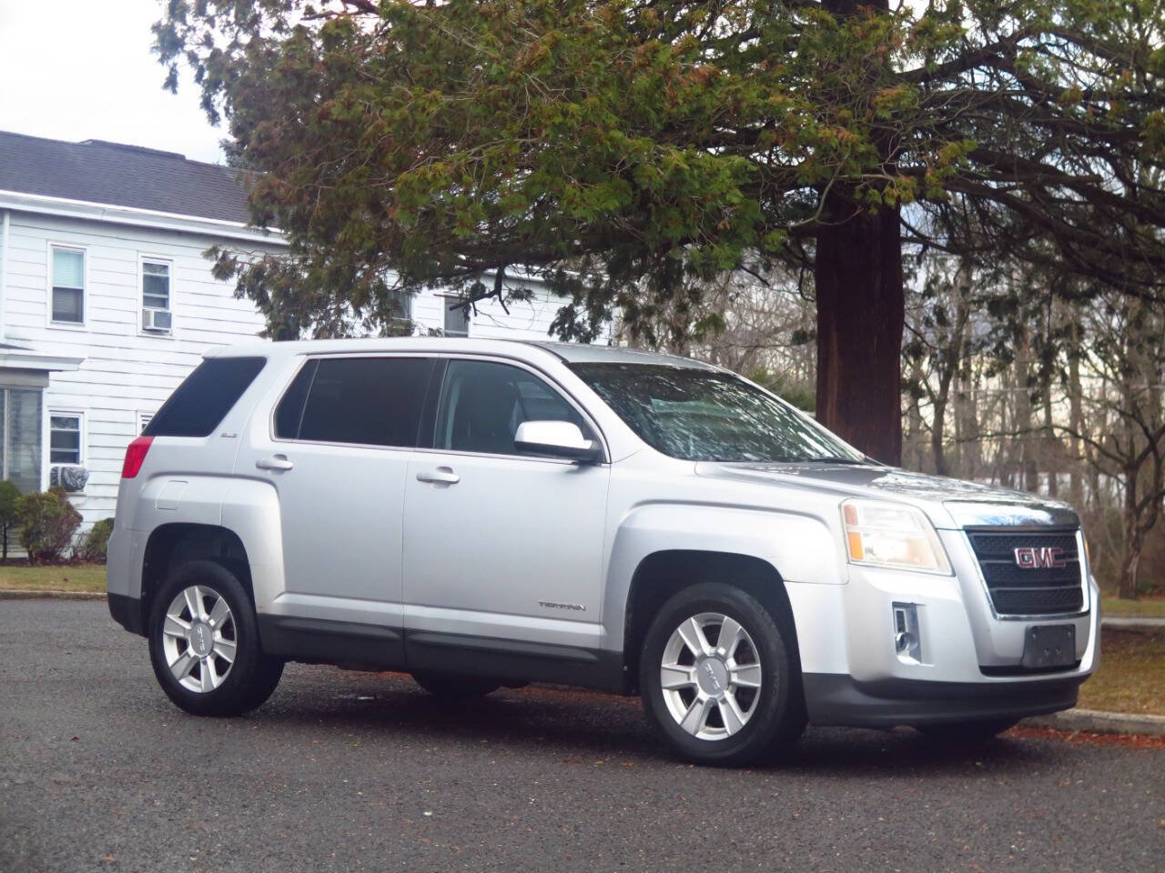 Used 2010 GMC Terrain SLE FWD image 6