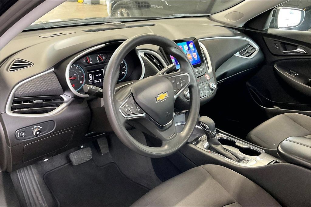 Used 2024 Chevrolet Malibu LT FWD image 4