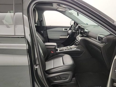 Used 2023 Ford Explorer XLT w/ Equipment Group 202A AWD/4WD image 34