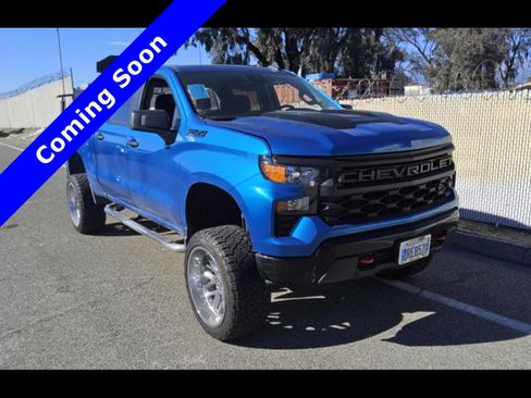 Used 2024 Chevrolet Silverado 1500 Custom Trail Boss w/ LPO, Dark Essentials Package image 1