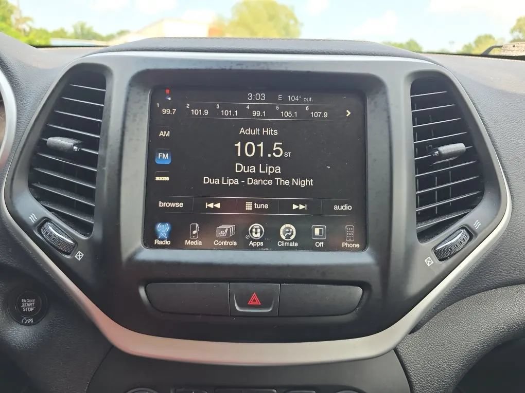 Used 2018 Jeep Cherokee Latitude Plus w/ Cold Weather Group AWD/4WD image 25