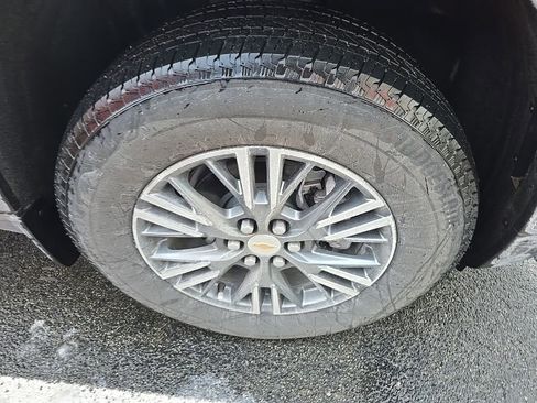 Certified 2025 Chevrolet Traverse LT w/ Driver Confidence Package image 11