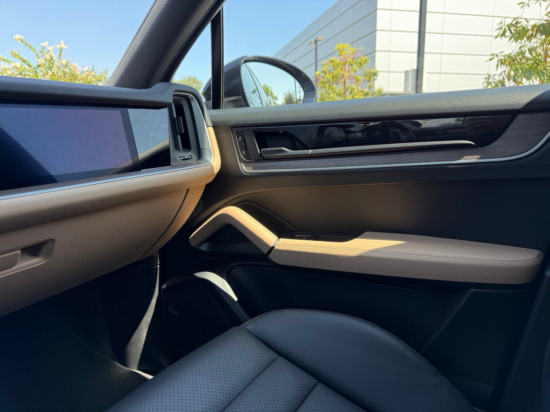 Certified 2024 Porsche Cayenne AWD/4WD image 24