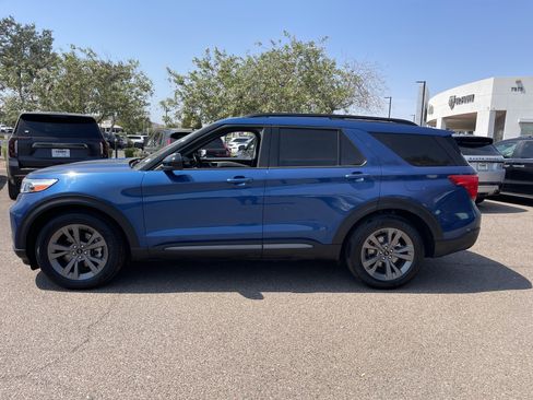 Used 2023 Ford Explorer XLT w/ Equipment Group 202A RWD image 3
