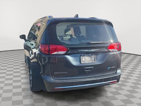 Used 2019 Chrysler Pacifica Touring-L image 3