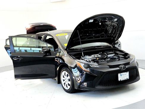 Used 2022 Toyota Corolla LE image 9
