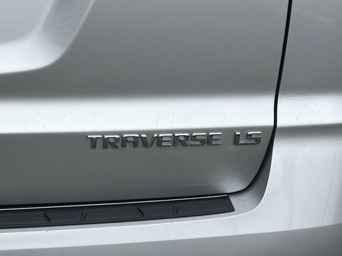 Used 2015 Chevrolet Traverse LS FWD image 28