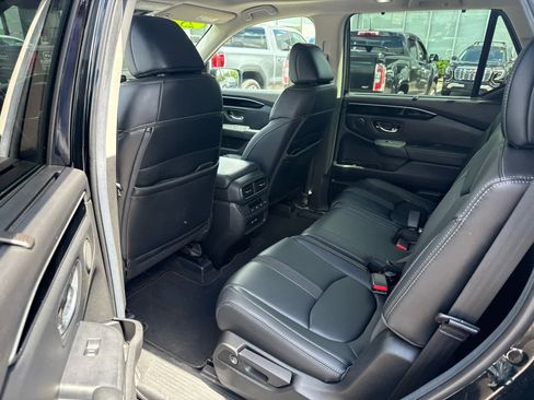 Used 2025 Honda Pilot Touring image 21