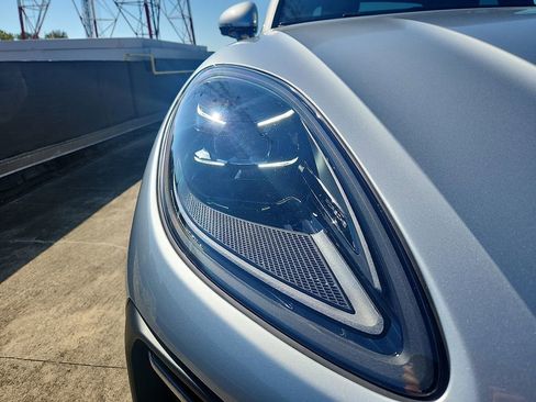 New 2026 Porsche Macan GTS image 6