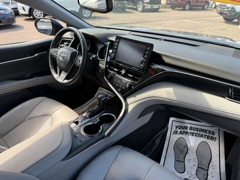 Used 2022 Toyota Camry XLE AWD/4WD image 16