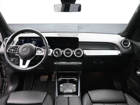 Used 2022 Mercedes-Benz GLB 250 image 24