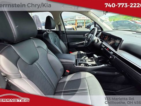 Used 2025 Kia Sorento S FWD image 23