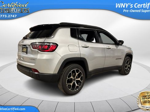 Used 2025 Jeep Compass Limited image 6