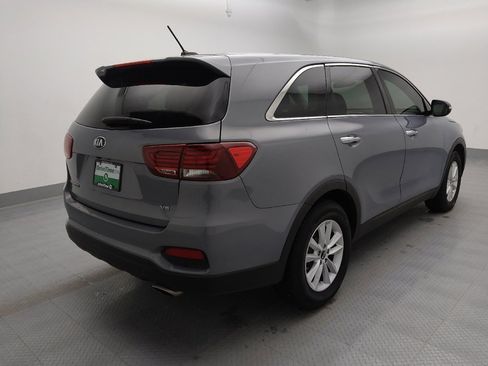 Used 2020 Kia Sorento LX image 9
