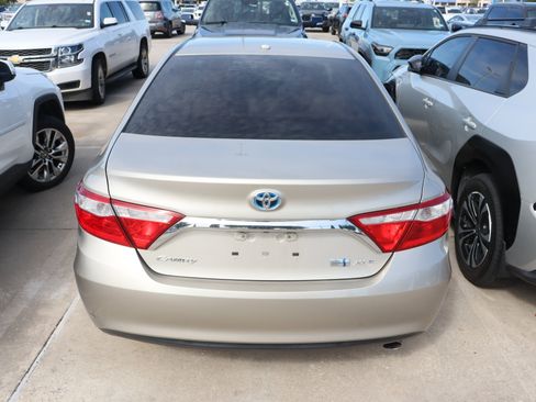 Used 2017 Toyota Camry XLE w/ Moonroof Package image 8