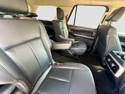 Used 2024 Ford Expedition XLT image 28