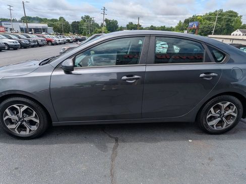 Used 2019 Kia Forte LXS FWD image 4