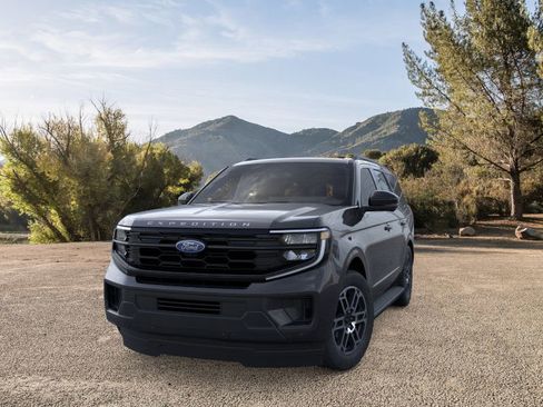 New 2025 Ford Expedition Active image 2