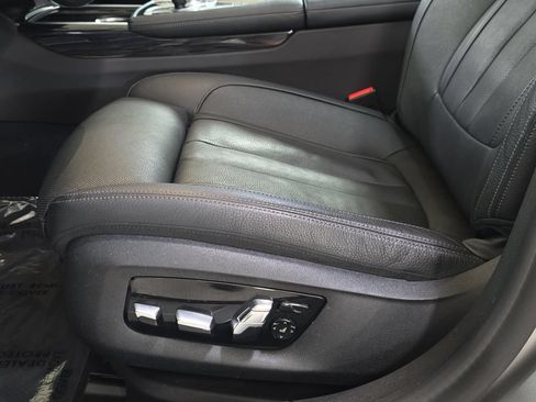 Used 2022 BMW 740i w/ M Sport Package RWD image 25