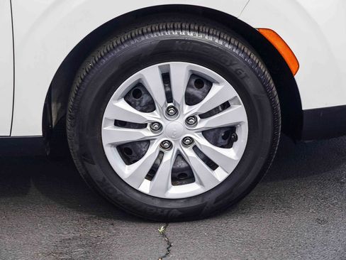 Used 2022 Kia Soul LX image 11