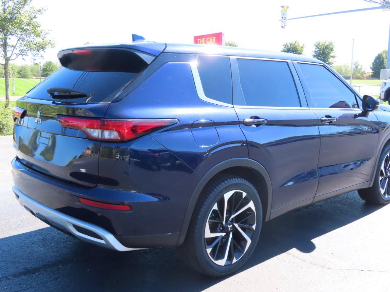 Used 2022 Mitsubishi Outlander SE AWD/4WD image 14