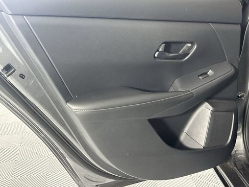 Used 2025 Nissan Sentra SV FWD image 30