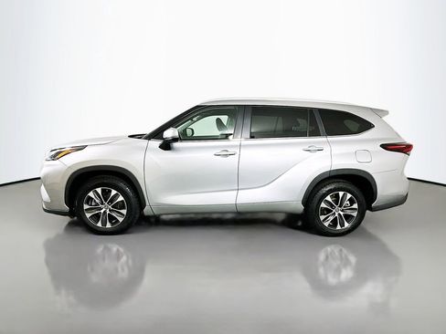 Used 2024 Toyota Highlander XLE image 8