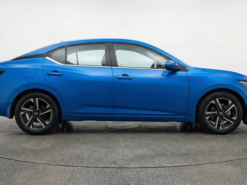 Used 2025 Nissan Sentra SV FWD image 11