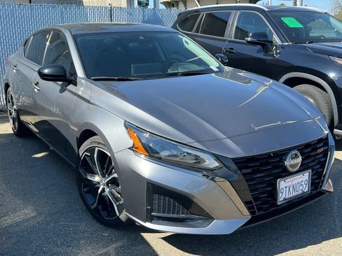 Used 2024 Nissan Altima 2.5 SR w/ SR Premium Package image 3