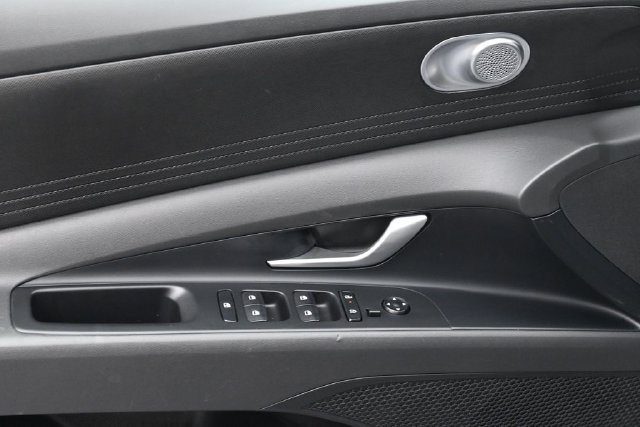 Used 2026 Hyundai Elantra Hybrid FWD image 17