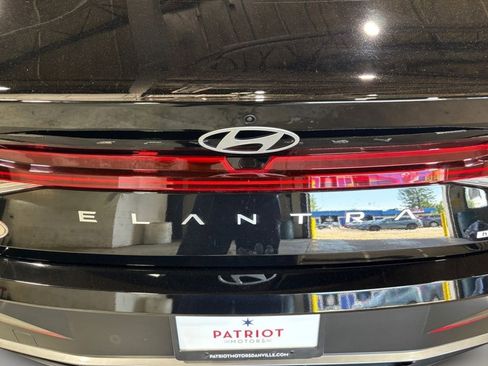 New 2025 Hyundai Elantra Limited image 44