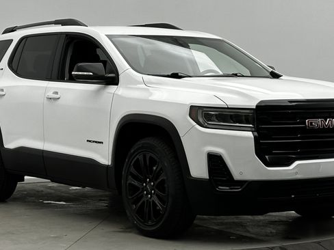 Used 2023 GMC Acadia SLE w/ Driver Convenience Package image 3