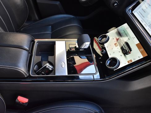 Used 2021 Land Rover Range Rover Velar R-Dynamic S image 29