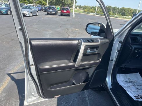 Used 2018 Toyota 4Runner SR5 Premium AWD/4WD image 18
