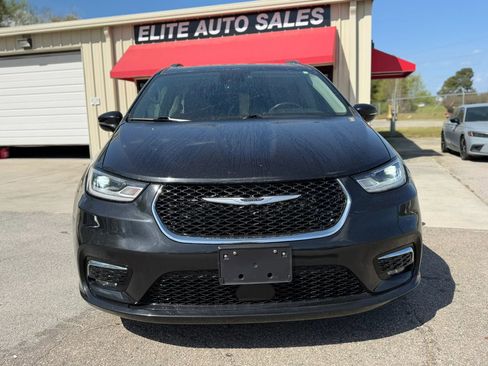 Used 2021 Chrysler Pacifica Touring-L image 4