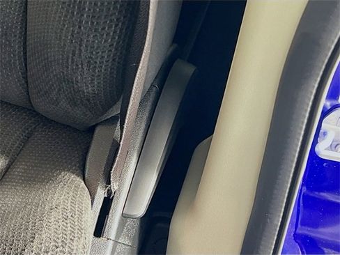 Used 2019 Dodge Grand Caravan SE w/ UConnect Hands-Free Group image 12