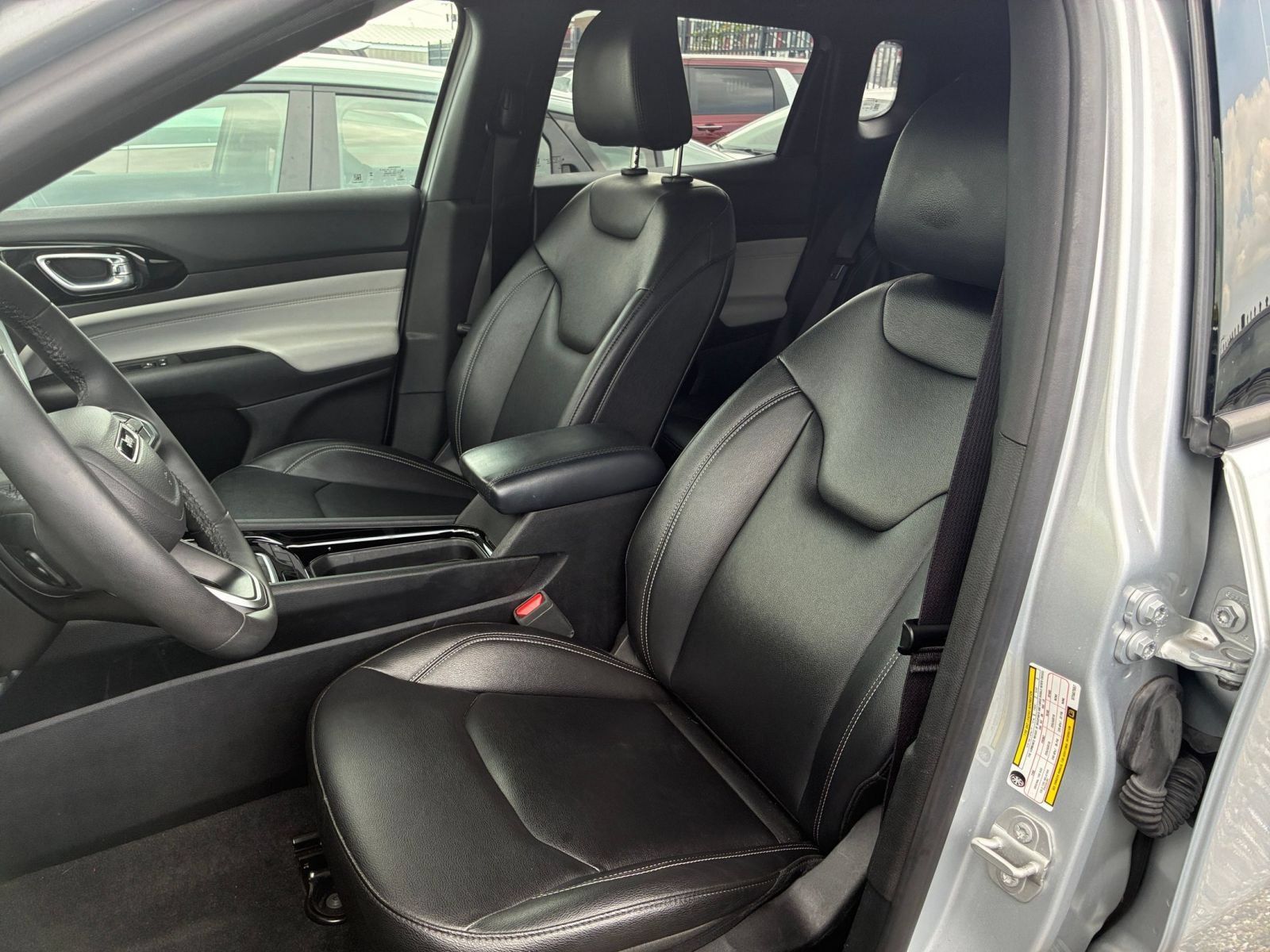 Used 2025 Jeep Compass Limited AWD/4WD image 34