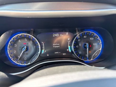 Used 2024 Chrysler Pacifica Touring-L FWD image 13
